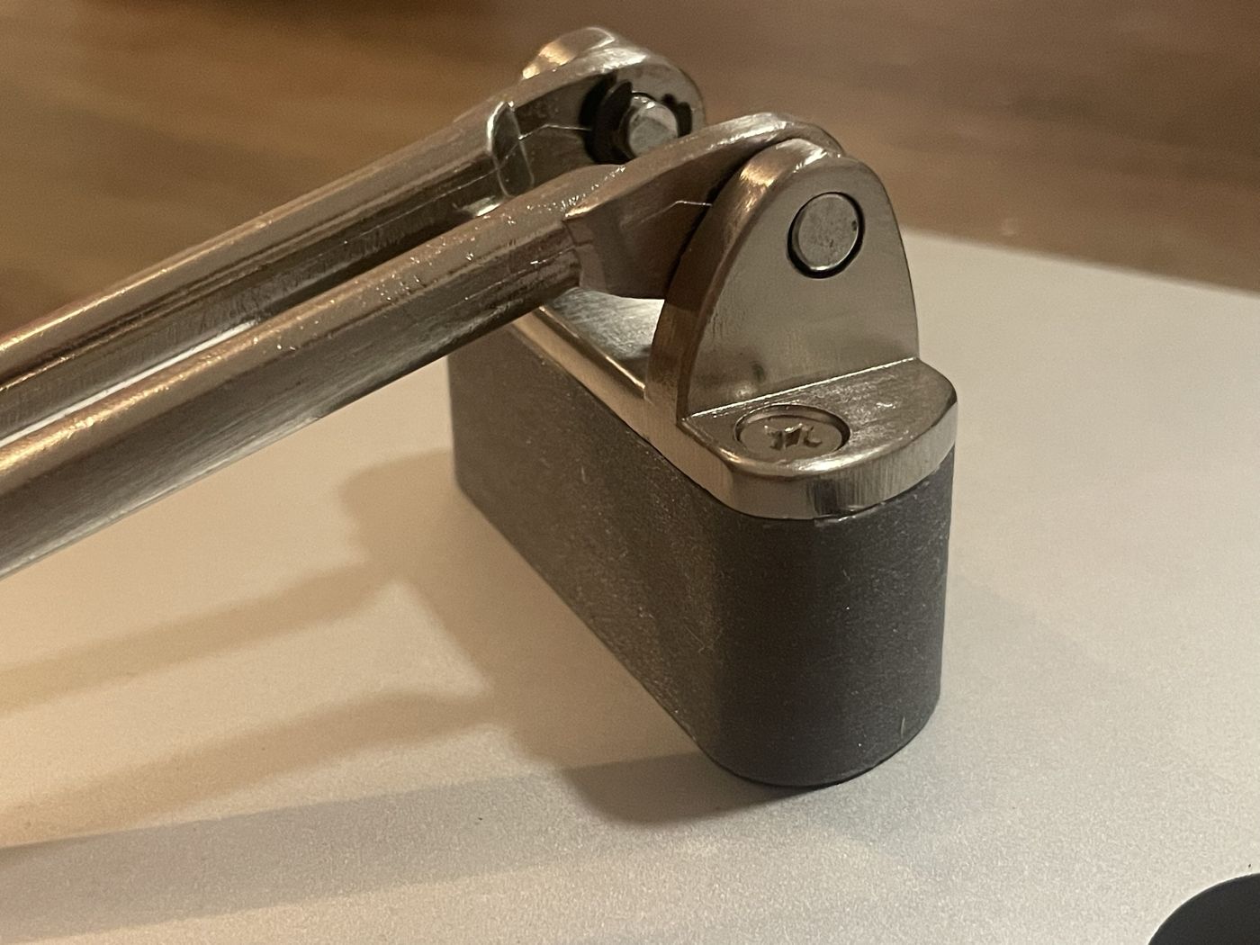 Embase sur mesure imprimée en 3D pour charnière inox