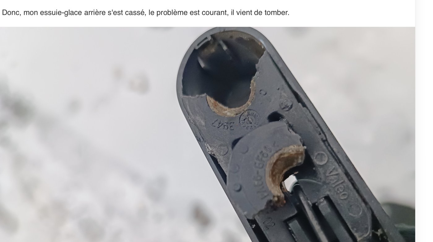 Connecteur d'essuie-glace arrière cassé