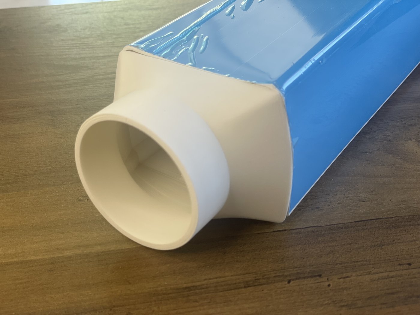 Manchon de raccordement imprimé en 3D sur conduit bleu