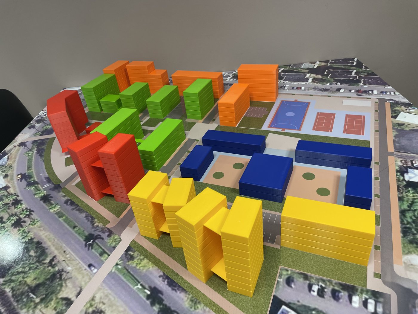 Maquette de plan de masse en blocs colorés imprimés en 3D