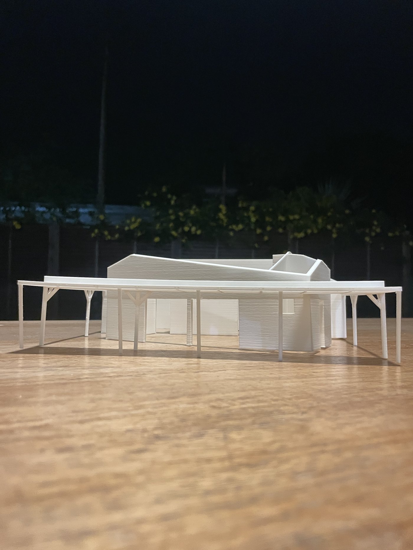 Maquette de maison imprimée en 3D, assemblée, vue de nuit